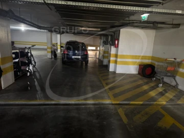 Apartamento T2 para Arrendamento em Aldoar, Foz do Douro e Nevogilde