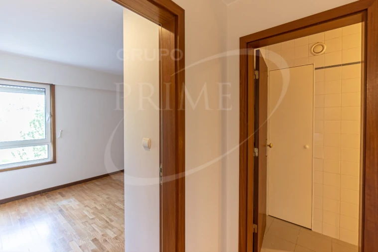 Apartamento T2 para Arrendamento em Aldoar, Foz do Douro e Nevogilde Foto 16