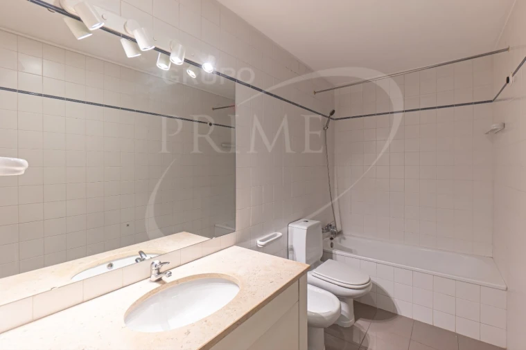 Apartamento T2 para Arrendamento em Aldoar, Foz do Douro e Nevogilde Foto 22