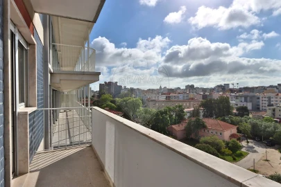 Apartamento T2 para Arrendamento em Avenidas Novas
