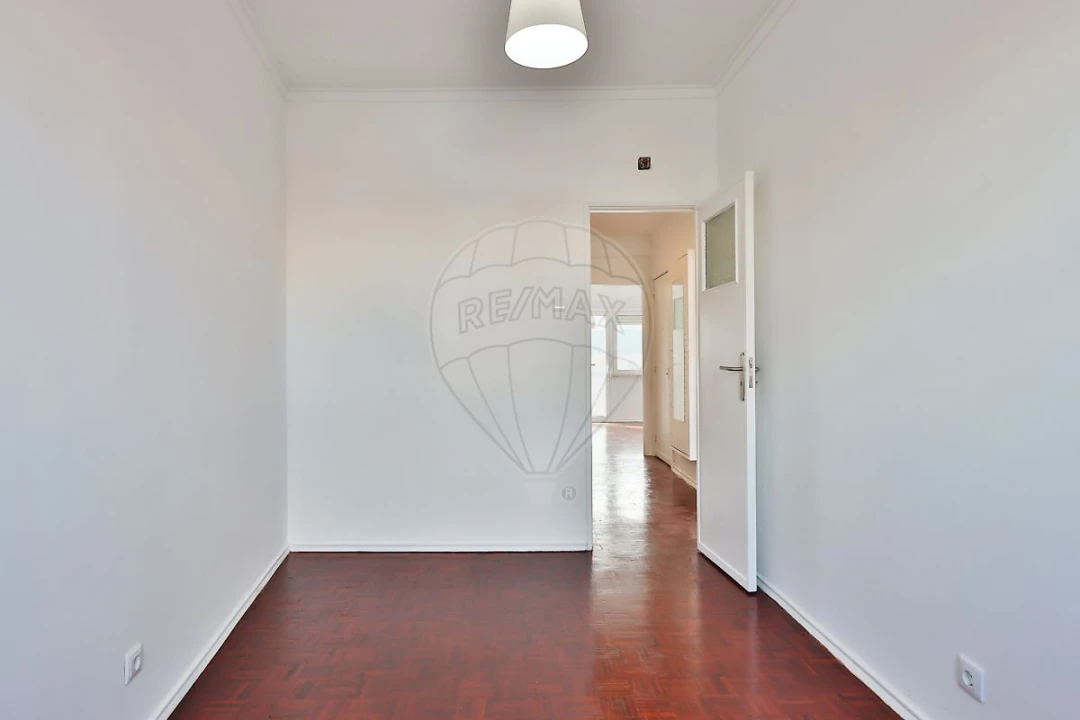 Apartamento T2 para Arrendamento em Avenidas Novas Foto 9