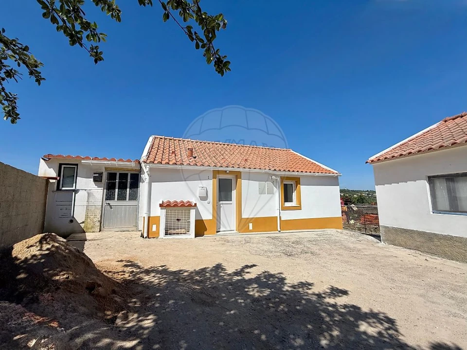 Moradia T2 para Arrendamento em Freiria Foto 1