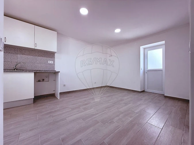 Moradia T2 para Arrendamento em Freiria Foto 10