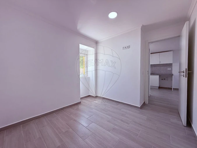 Moradia T2 para Arrendamento em Freiria Foto 9