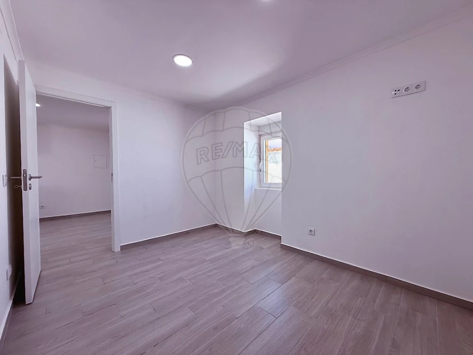 Moradia T2 para Arrendamento em Freiria Foto 11