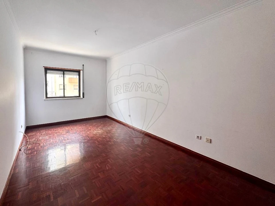 Apartamento T2 para Arrendamento em Santa Maria, São Pedro e Matacães Foto 1