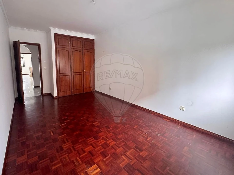 Apartamento T2 para Arrendamento em Santa Maria, São Pedro e Matacães Foto 7