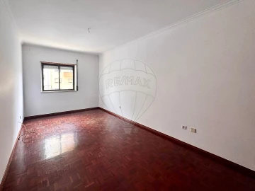 Apartamento T2 para Arrendamento em Santa Maria, São Pedro e Matacães