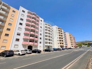Apartamento T2 para Arrendamento em Santa Maria, São Pedro e Matacães