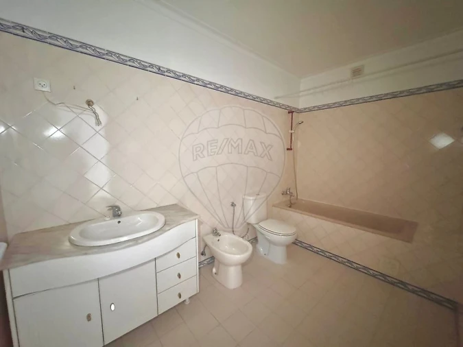 Apartamento T2 para Arrendamento em Santa Maria, São Pedro e Matacães Foto 5