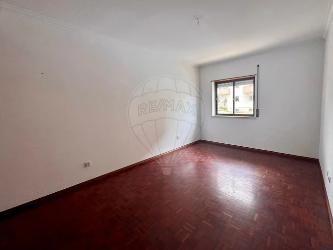 Apartamento T2 para Arrendamento em Santa Maria, São Pedro e Matacães Foto 6