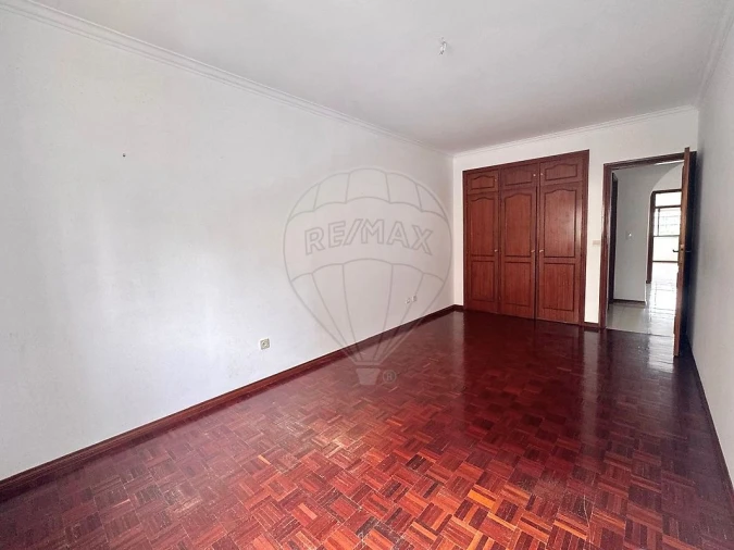 Apartamento T2 para Arrendamento em Santa Maria, São Pedro e Matacães Foto 8