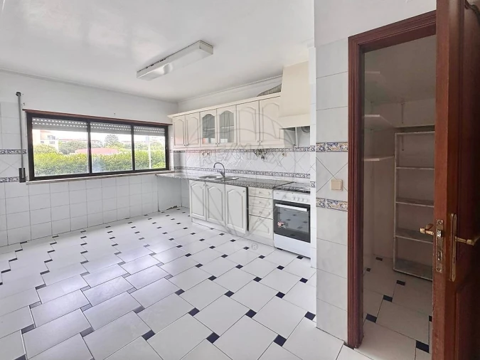 Apartamento T2 para Arrendamento em Santa Maria, São Pedro e Matacães Foto 11