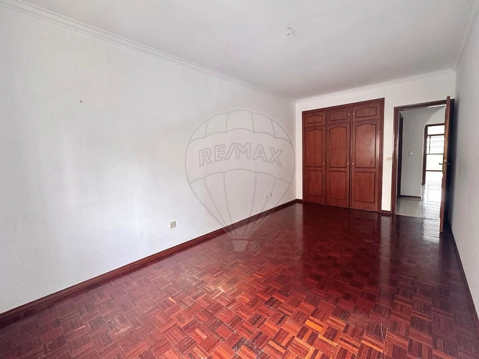 Apartamento T2 para Arrendamento em Santa Maria, São Pedro e Matacães Foto 8