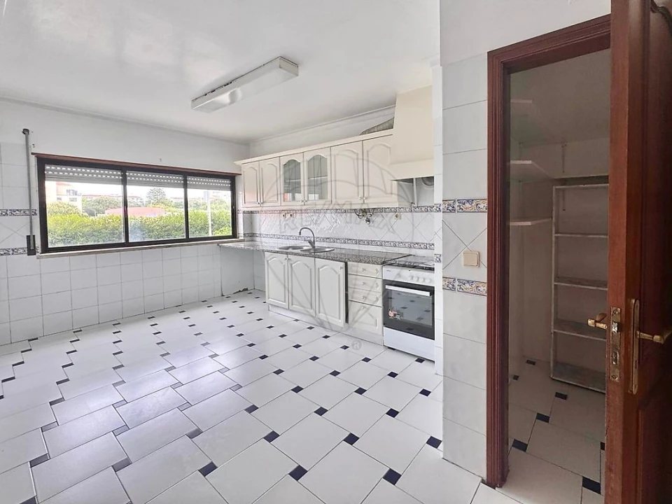 Apartamento T2 para Arrendamento em Santa Maria, São Pedro e Matacães Foto 11