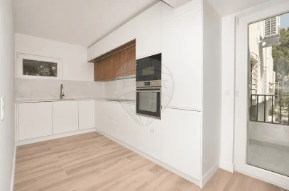 Moradia T3 para Venda em Algés, Linda-A-Velha e Cruz Quebrada-Dafundo