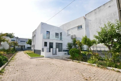 Moradia T3 para Venda em Algés, Linda-A-Velha e Cruz Quebrada-Dafundo