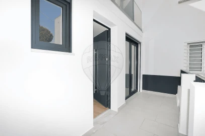 Moradia T3 para Venda em Algés, Linda-A-Velha e Cruz Quebrada-Dafundo