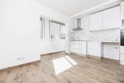 Apartamento T1 para Arrendamento em Sacavém e Prior Velho