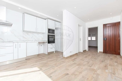 Apartamento T1 para Arrendamento em Sacavém e Prior Velho