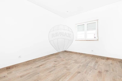 Apartamento T1 para Arrendamento em Sacavém e Prior Velho