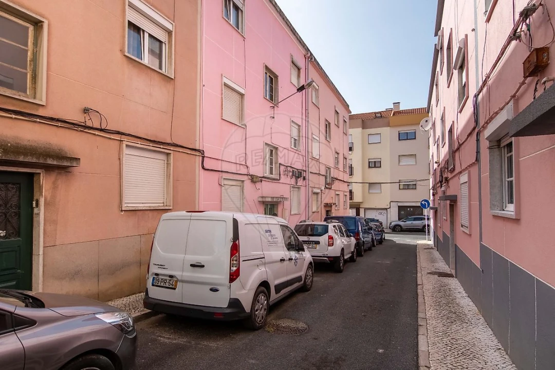 Apartamento T1 para Arrendamento em Sacavém e Prior Velho Foto 8