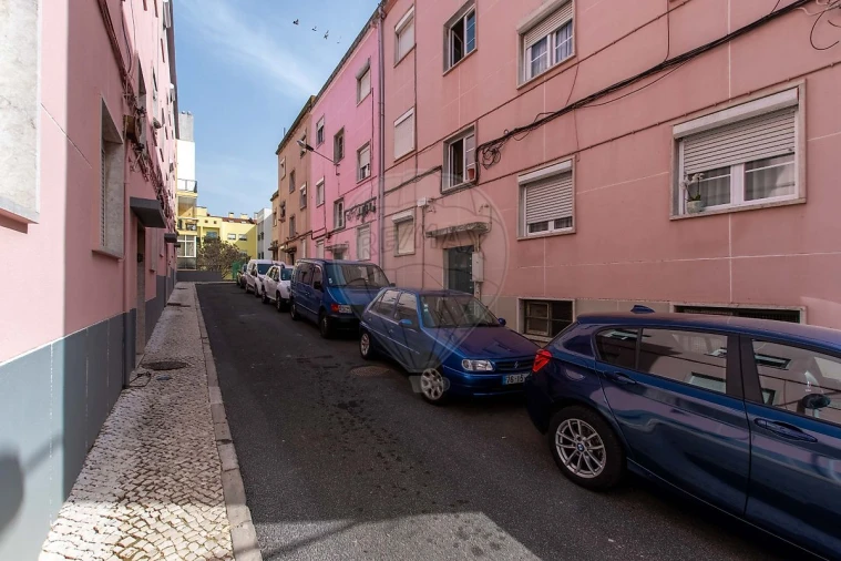 Apartamento T1 para Arrendamento em Sacavém e Prior Velho Foto 16