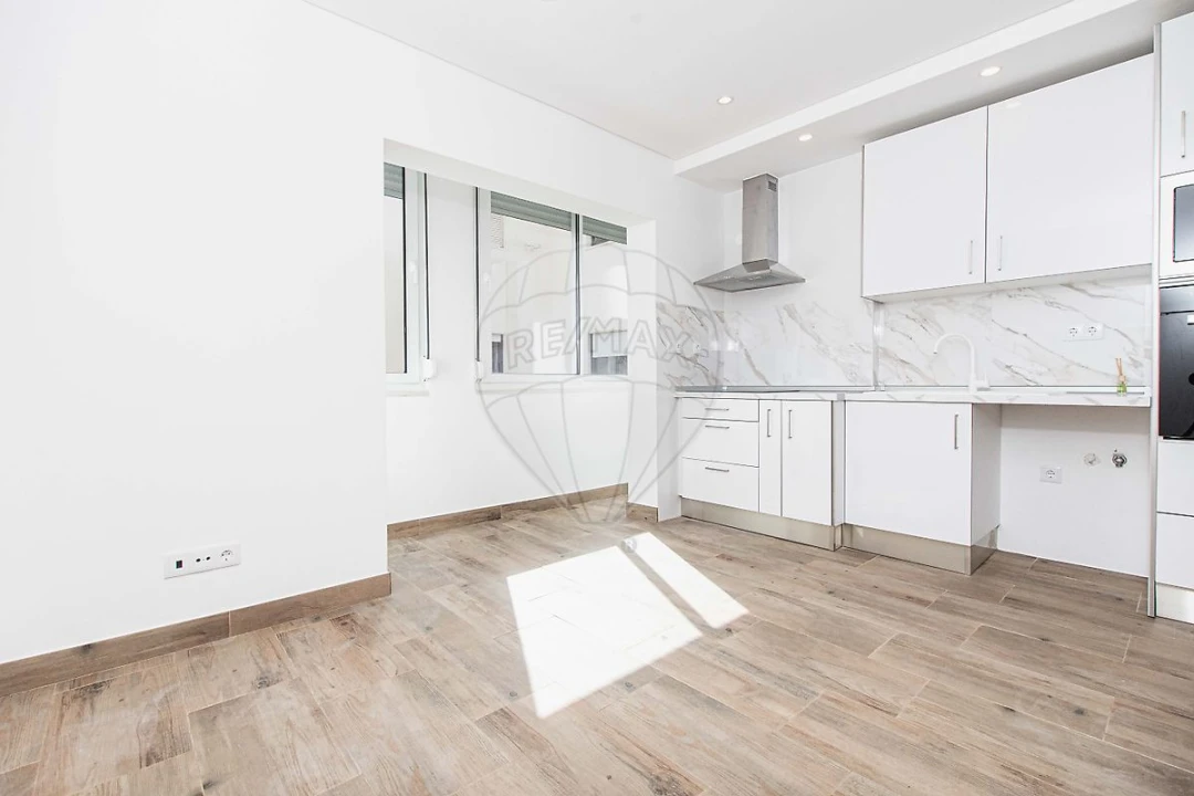 Apartamento T1 para Arrendamento em Sacavém e Prior Velho Foto 2