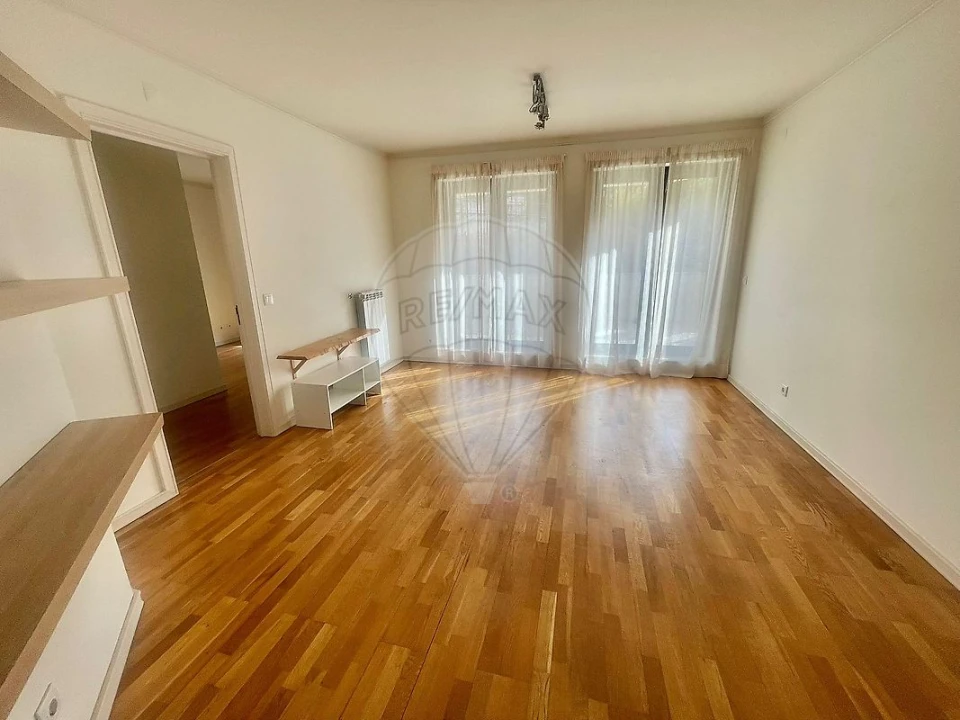 Apartamento T1 para Arrendamento em Campolide Foto 1
