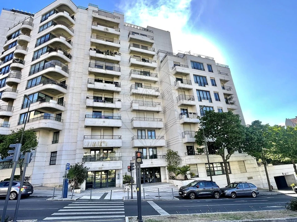Apartamento T1 para Arrendamento em Campolide Foto 36