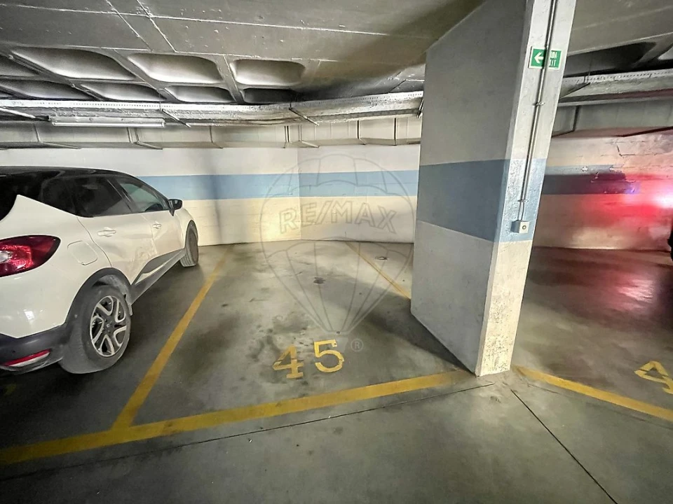 Apartamento T1 para Arrendamento em Campolide Foto 33