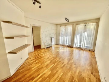 Apartamento T1 para Arrendamento em Campolide