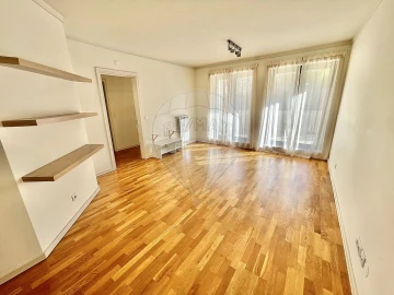 Apartamento T1 para Arrendamento em Campolide