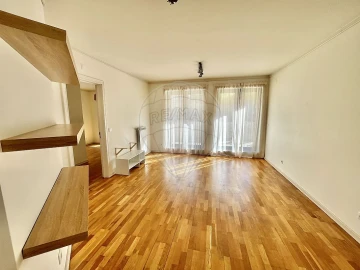 Apartamento T1 para Arrendamento em Campolide