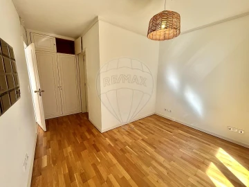 Apartamento T1 para Arrendamento em Campolide