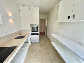 Apartamento T1 para Arrendamento em Campolide