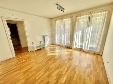 Apartamento T1 para Arrendamento em Campolide