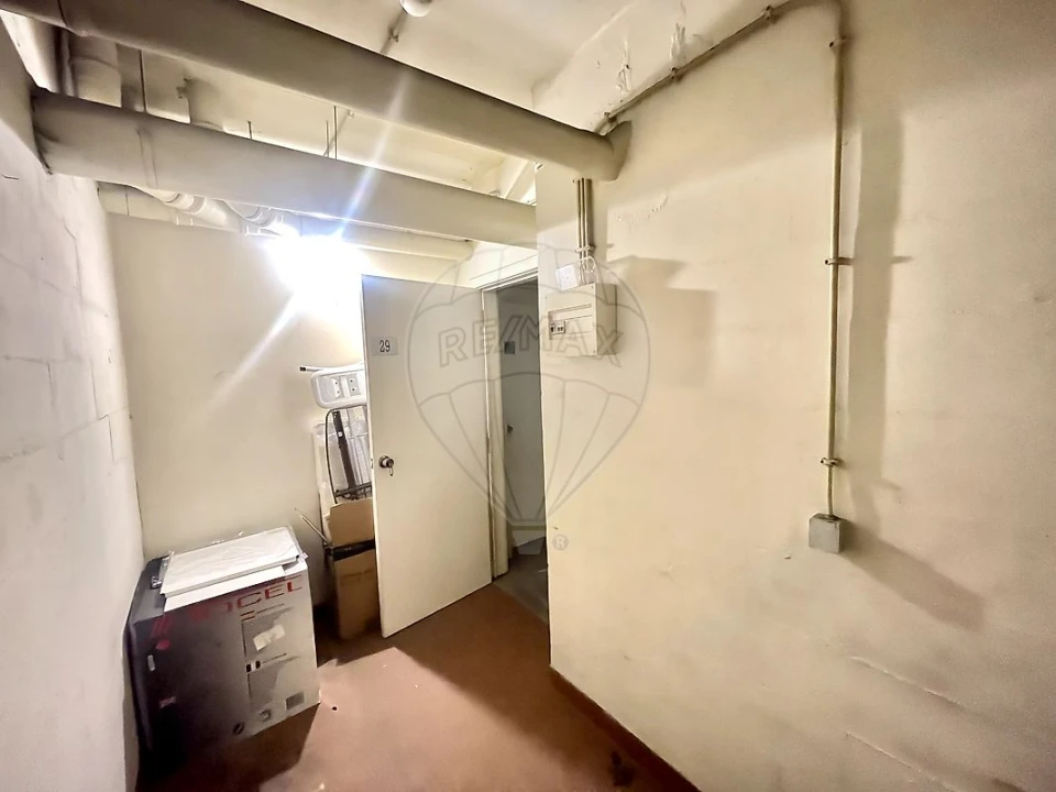 Apartamento T1 para Arrendamento em Campolide Foto 31