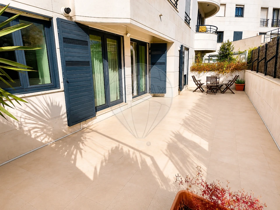 Apartamento T1 para Arrendamento em Campolide Foto 6