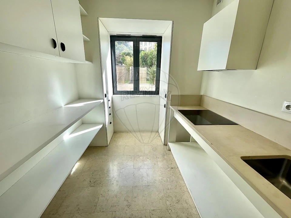 Apartamento T1 para Arrendamento em Campolide Foto 22