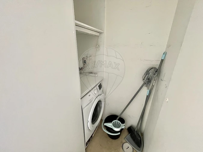 Apartamento T1 para Arrendamento em Campolide Foto 29