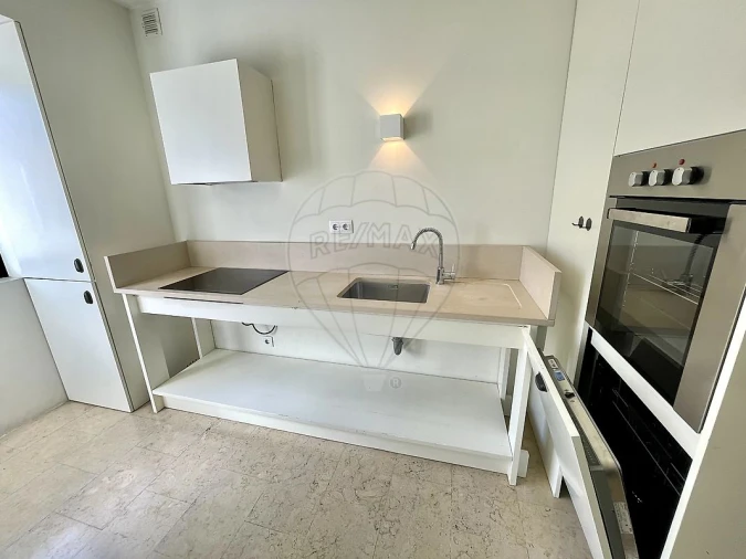 Apartamento T1 para Arrendamento em Campolide Foto 24