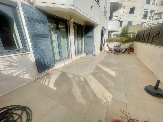 Apartamento T1 para Arrendamento em Campolide Foto 3