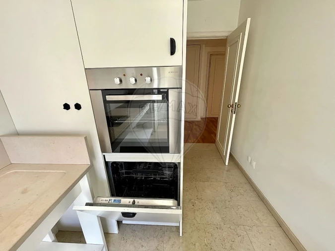 Apartamento T1 para Arrendamento em Campolide Foto 21