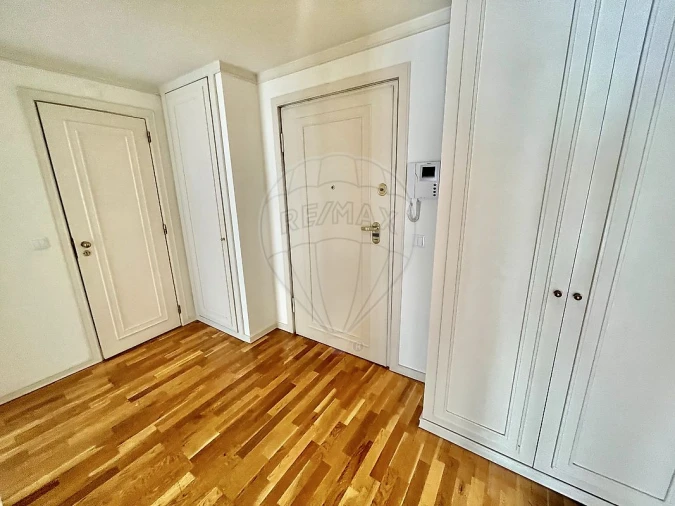 Apartamento T1 para Arrendamento em Campolide Foto 30