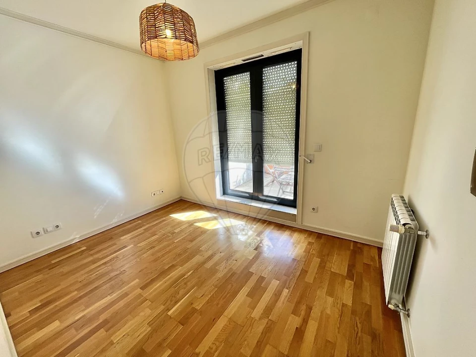 Apartamento T1 para Arrendamento em Campolide Foto 9