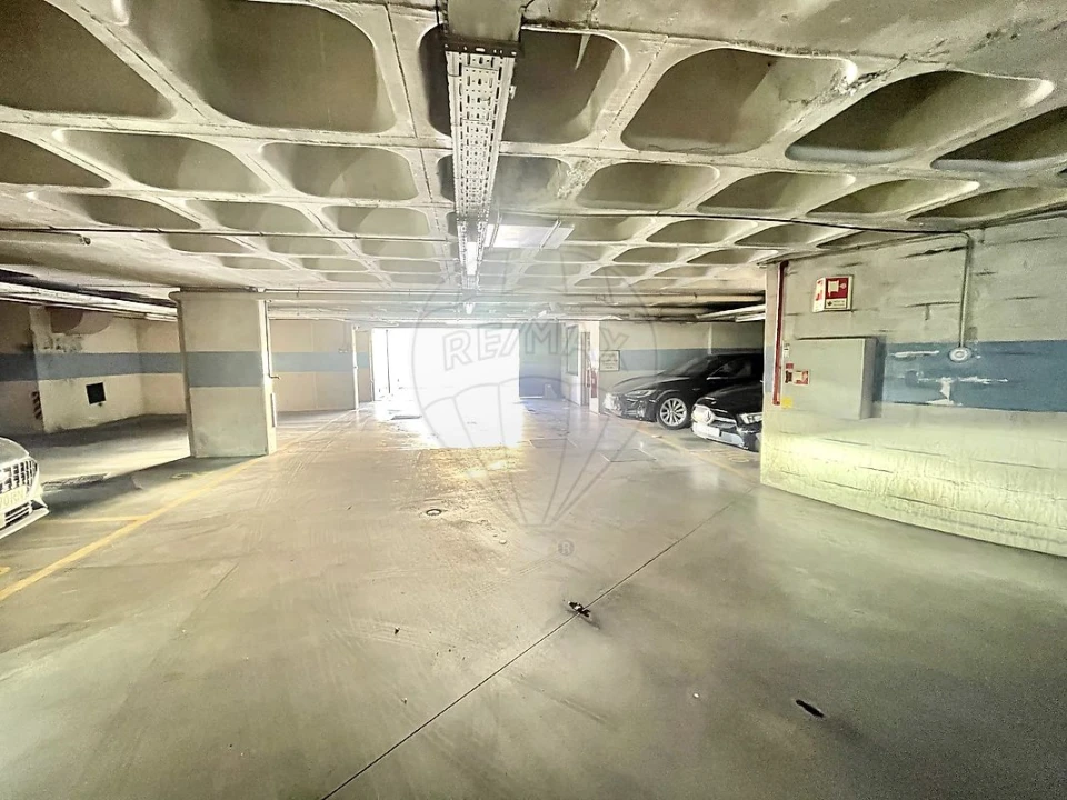 Apartamento T1 para Arrendamento em Campolide Foto 34