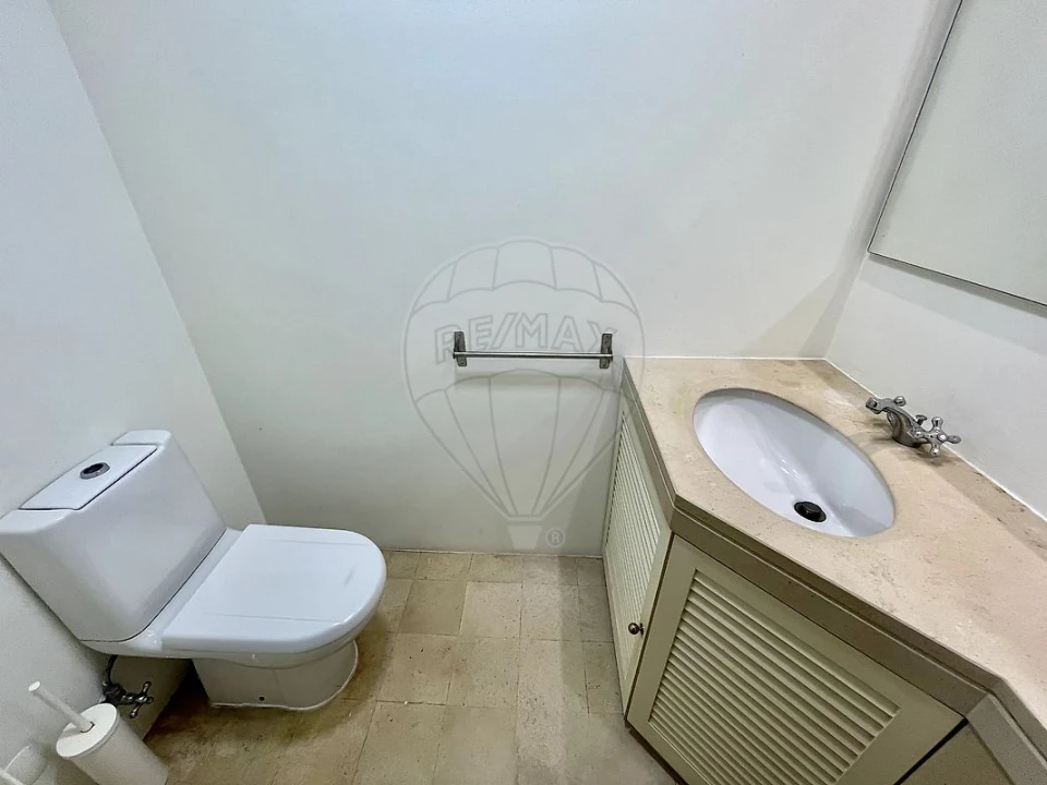 Apartamento T1 para Arrendamento em Campolide Foto 19