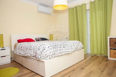 Moradia T5 para Venda em Santo Quintino