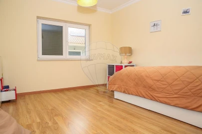 Moradia T5 para Venda em Santo Quintino